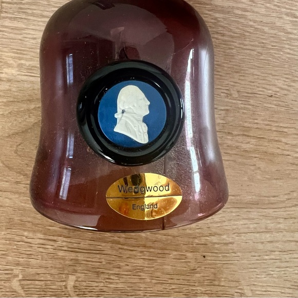 RARE Vintage Wedgwood Burgundy Glass Bell George Washington Cameo England 6” NIB - Picture 2 of 4
